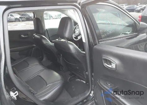 2018 Jeep Compass Latitude 4X4 z USA, uszkodzony, nr VIN 3C4NJDBBXJT199412